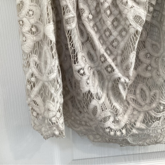 Express Beige Lace Blouse - Picture 5 of 9